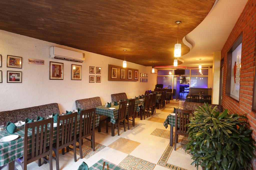 Hotel Doon Castle Dehradun Buitenkant foto