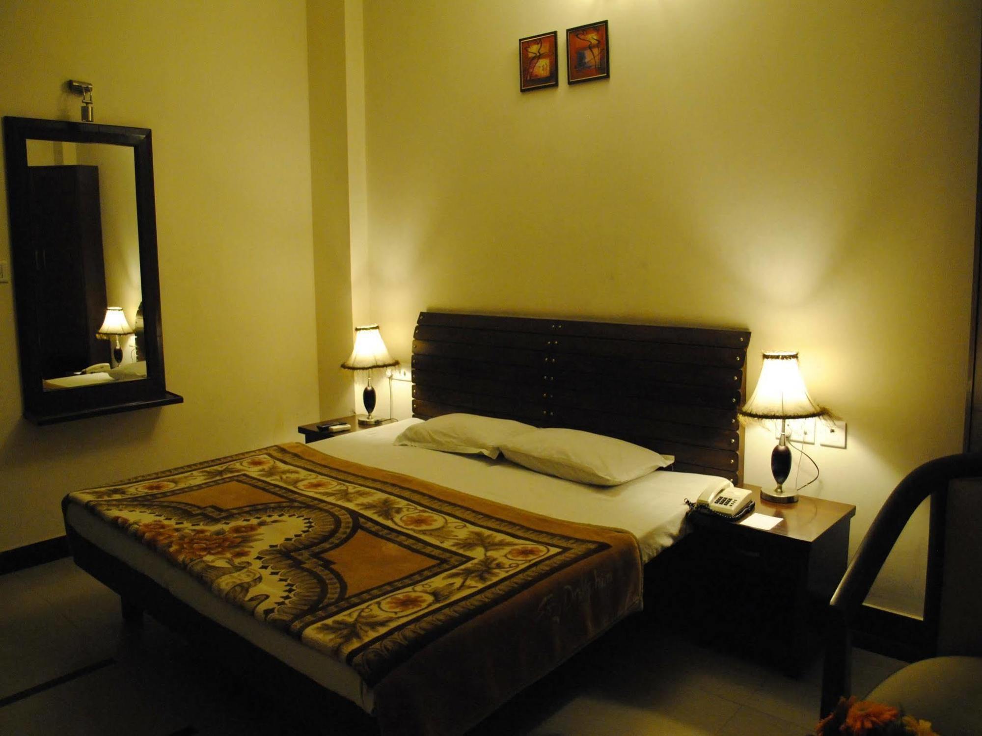 Hotel Doon Castle Dehradun Buitenkant foto