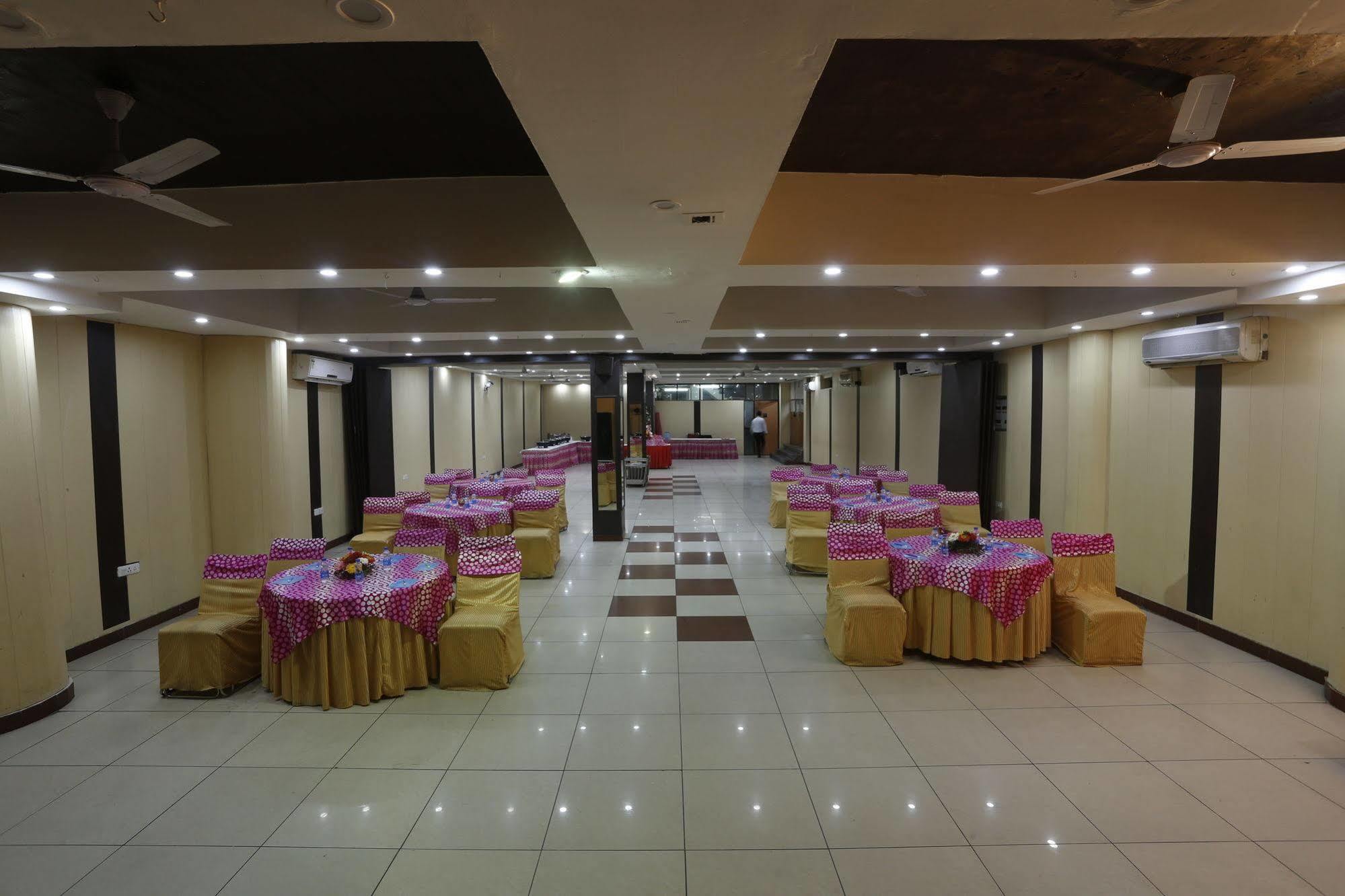 Hotel Doon Castle Dehradun Buitenkant foto